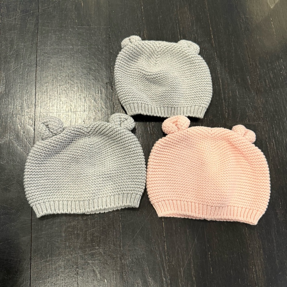 GAP - 0-6m Baby Brannan Bear Beanie hat lot set - Gray and Pink